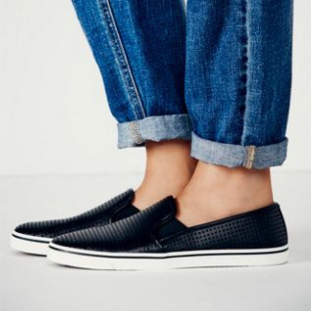 NEW Dolce Vita Gibson slip-on sneakers